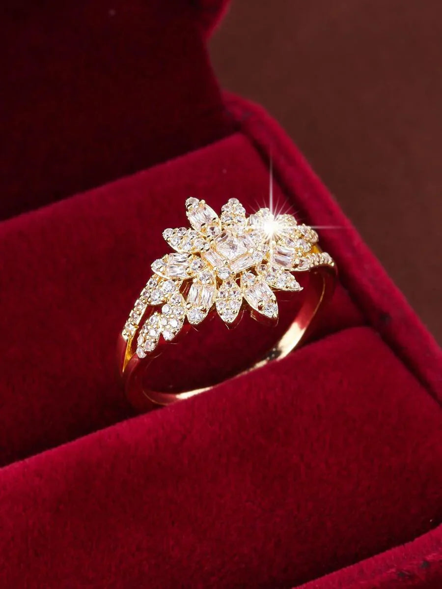 Ophelia – Elegant crown-style ring with refined sparkle