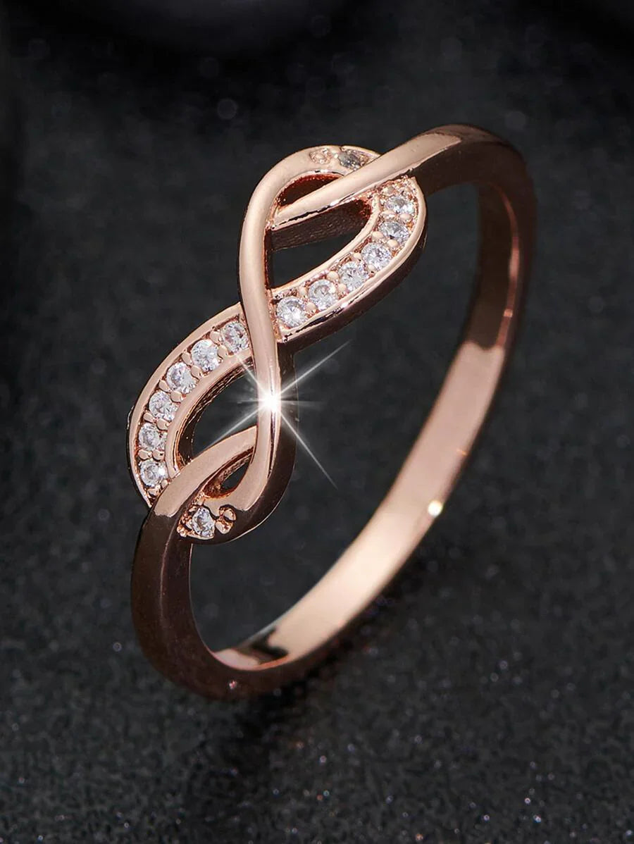 Vivienne – infinity ring with delicate sparkling stones