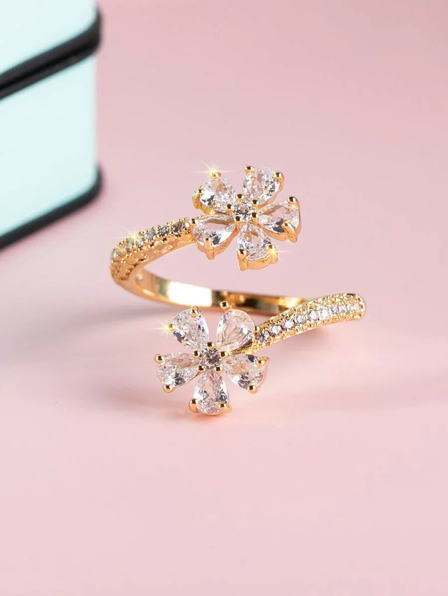 Camellia – Elegant blossom ring with refined sparkle