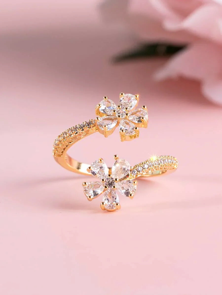 Camellia – Elegant blossom ring with refined sparkle