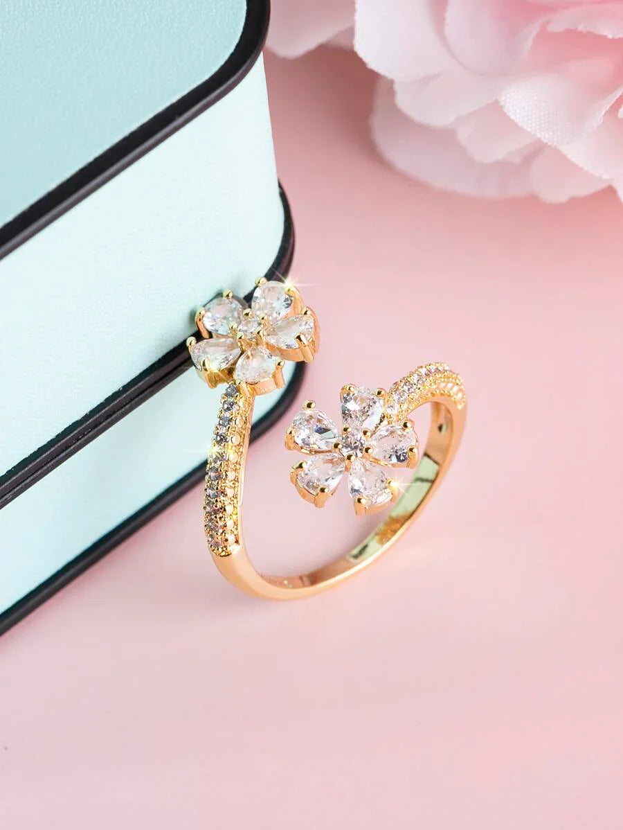 Camellia – Elegant blossom ring with refined sparkle