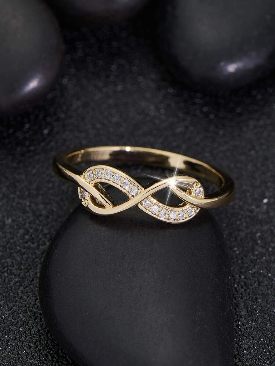 Vivienne – infinity ring with delicate sparkling stones
