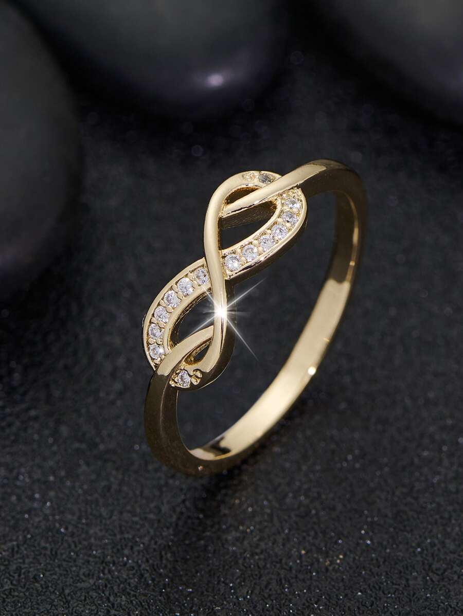 Vivienne – infinity ring with delicate sparkling stones