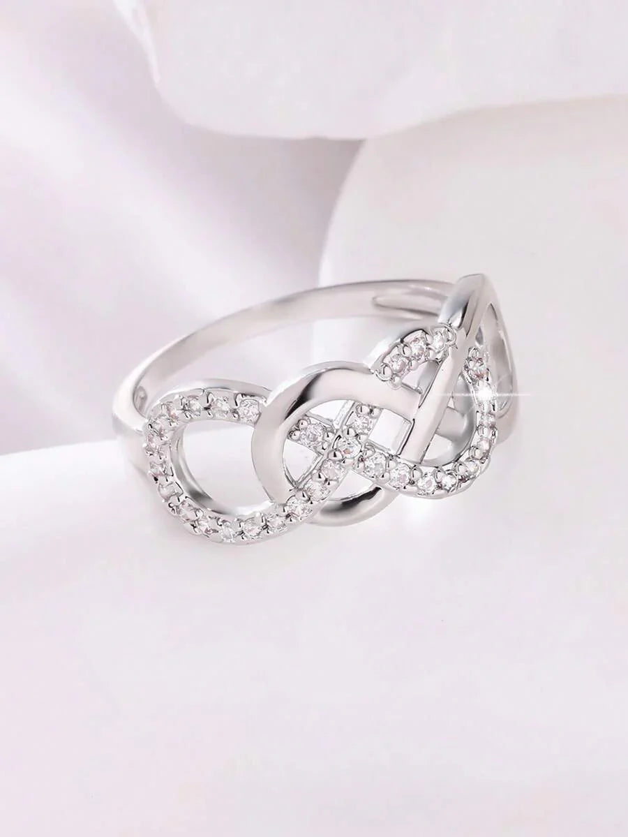 Vivienne – infinity ring with delicate sparkling stones