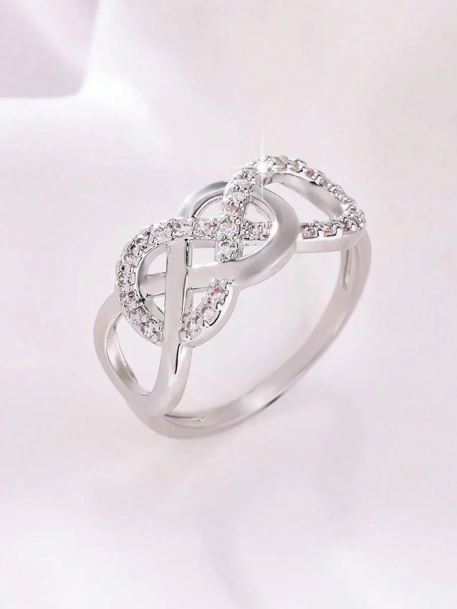 Vivienne – infinity ring with delicate sparkling stones