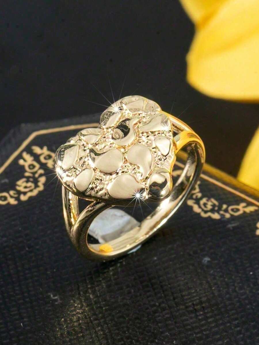 Valentina – Sculpted heart ring with bold golden elegance