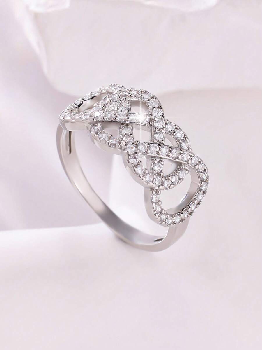 Vivienne – infinity ring with delicate sparkling stones