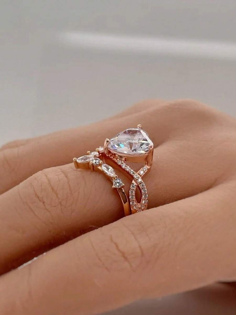 Rosalia – Rose-gold double ring set with timeless elegance